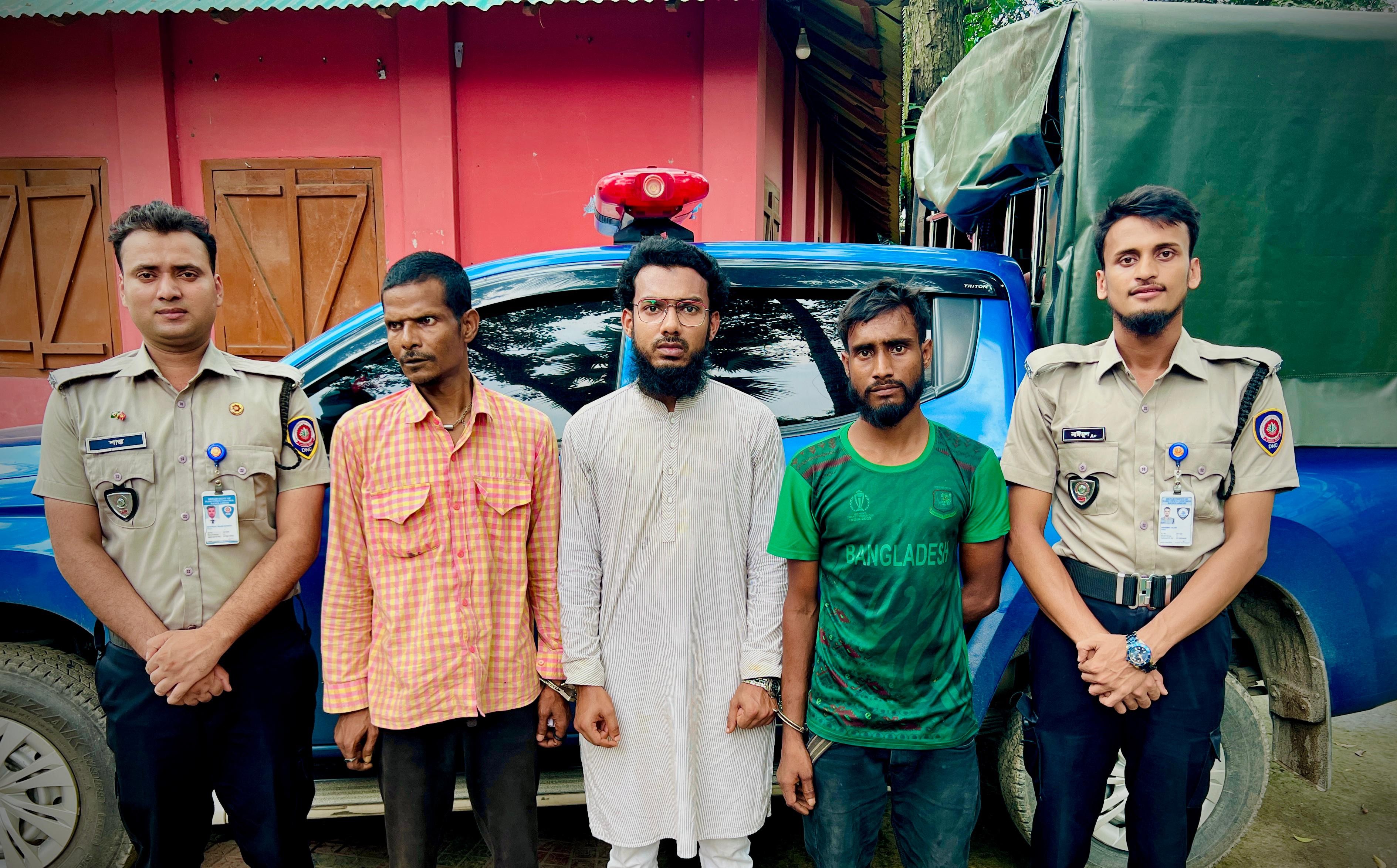 কুমিল্লায় ২৫০ গ্রাম গাঁজাসহ আটক ৩